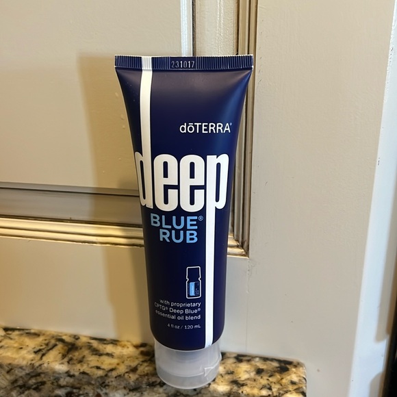New doterra deep blue rub w/ proprietary CPTG deep blue essential oil blend 4 fl - Picture 1 of 4